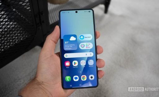 Samsung-Galaxy-Z-Flip-7-home-screen-One-UI-8.jpg